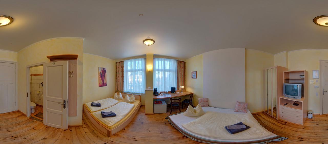 Unicat 3* Potsdam